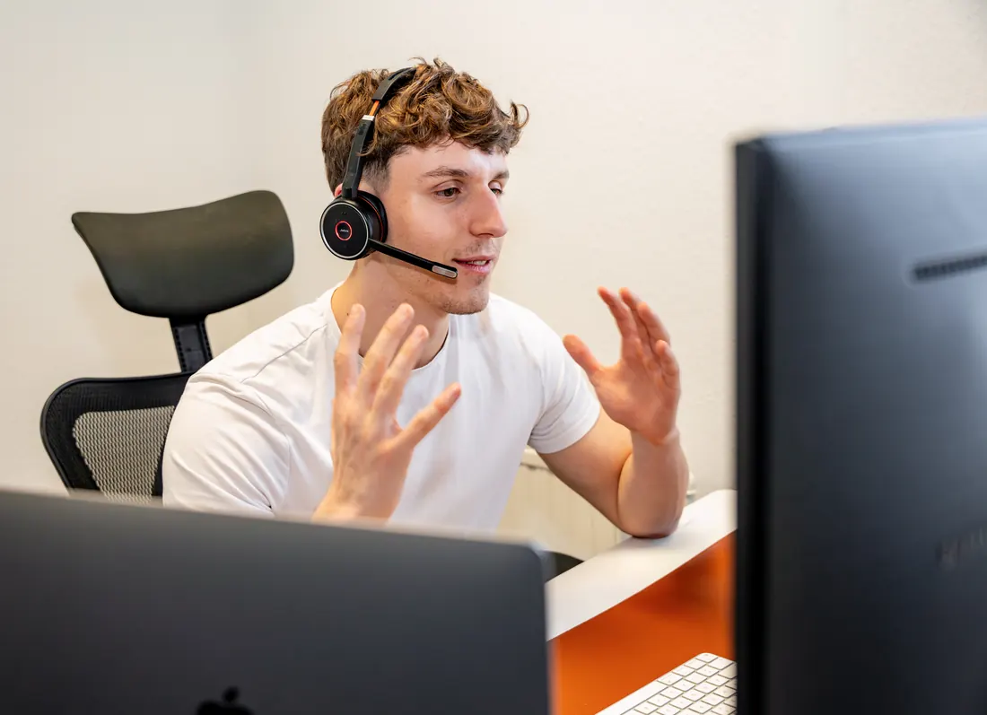 Abstimmung mit einem Kunden per Headset