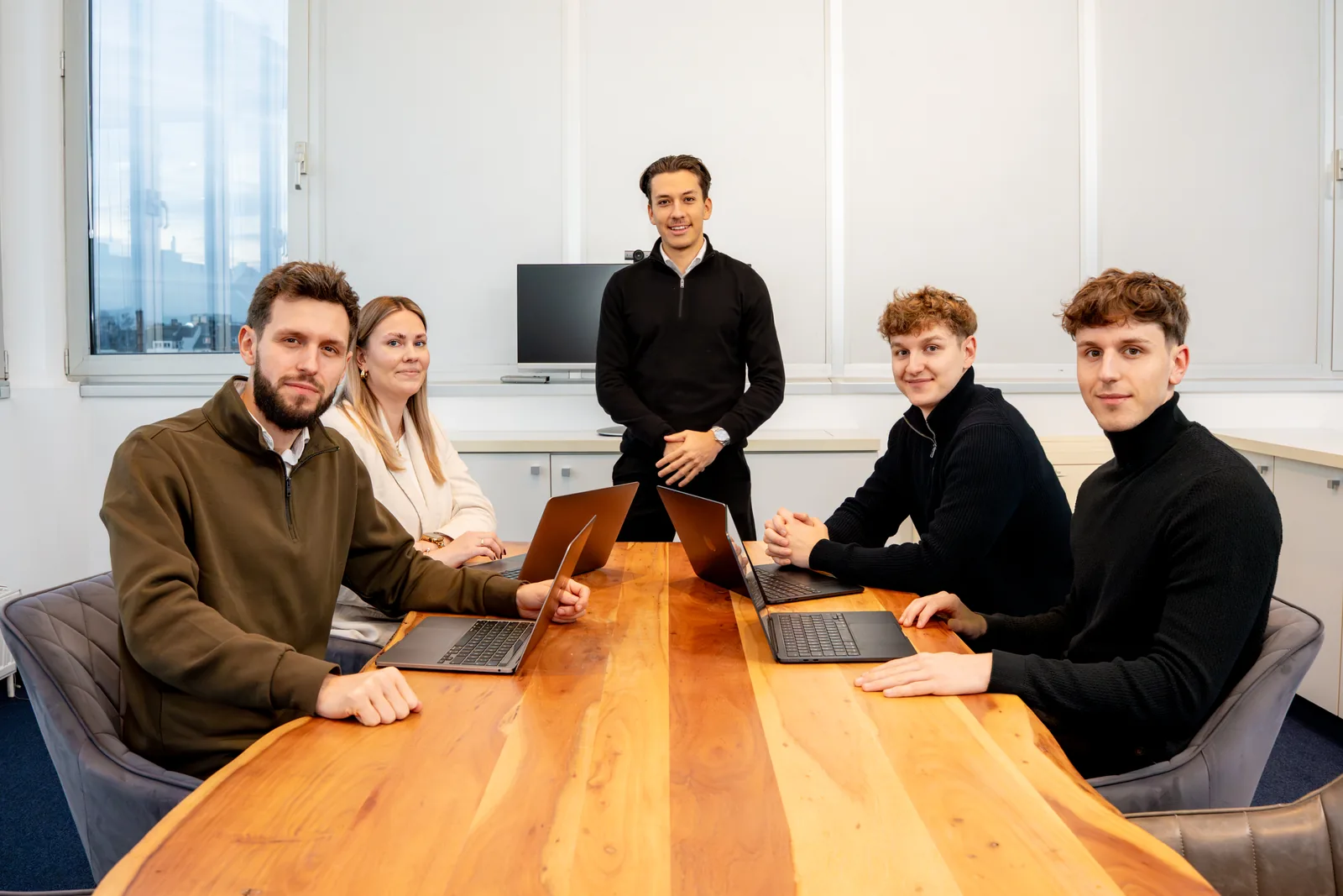 Teambesprechung im Büro von Rügamer & Steiner in Düsseldorf
